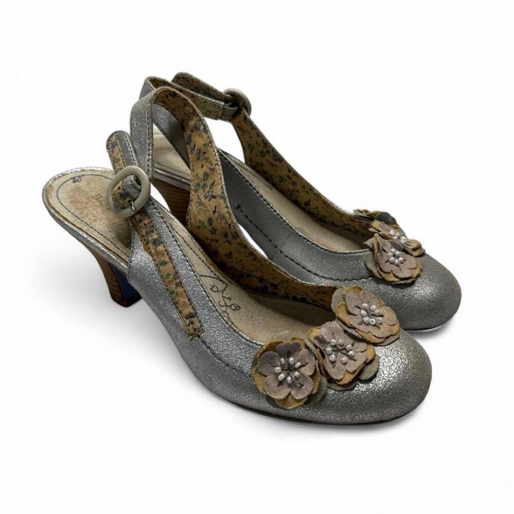 Y2K Silver Coquette Kitten heels - pumps closed toe floral detail women’s size 6